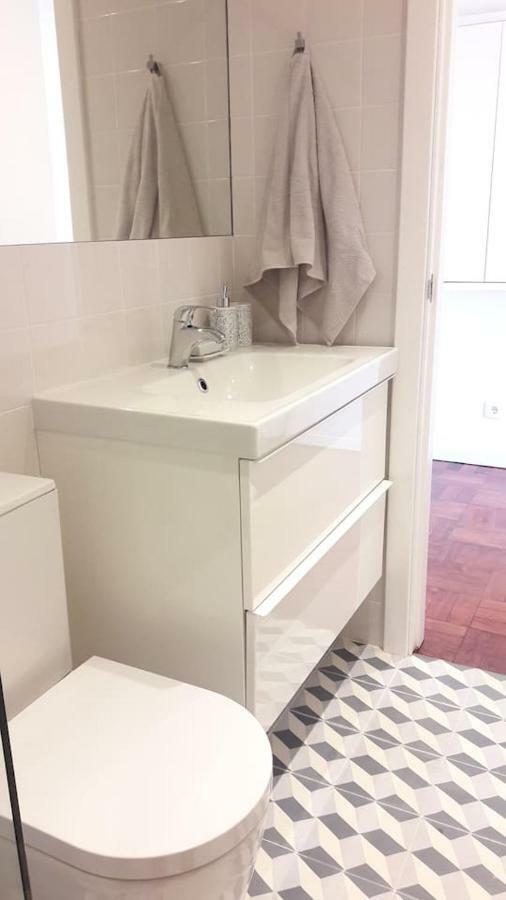 Modern Cosy Flat With Terrace In Campo De Ourique. Apartment *